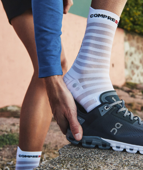 Compressport - Pro Racing Socks v4.0 Ultralight Run High - Unisex - White/Alloy - 2025 Compressport - Pro Racing Socks v4.0 Ultralight Run High - Unisex - White/Alloy - 2025