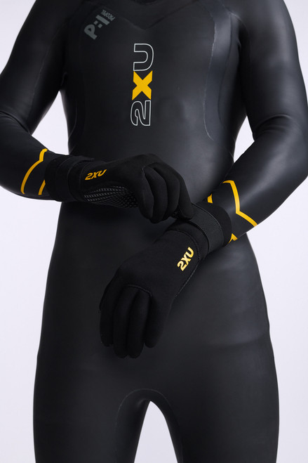 2XU - Propel Neoprene Gloves - Unisex - Black/Ambition - 2025