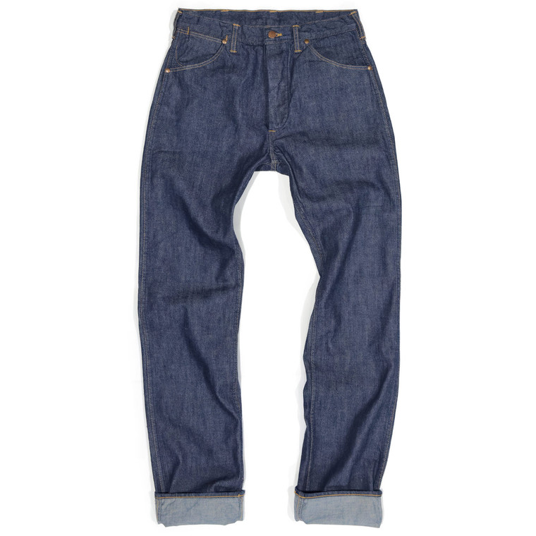A flat photo of TCB’s Working Cat Hero jeans, an American classic re-envisioned through Japanese artisanship. Two Cats Brand’s Working Cat Hero jeans are a homage to the rare American-made Wrangler 11MW from the 1940s, meticulously crafted to exactly reproduce the original fit and construction. They are famously nicknamed John Lennon jeans.