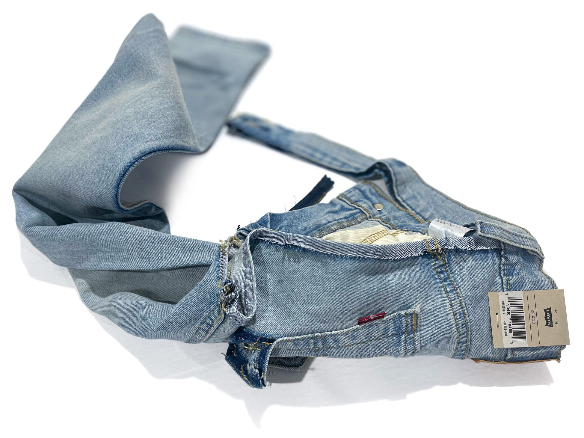 make customized two-tone washed jeans, a half leg of Levi’s 510 skinny jeans has been taken apart at the rises for the customizing process at Williamsburg Garment Company to create contrast-color custom jeans.