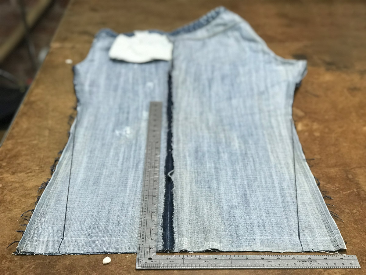 How tapering is done on a flare leg jean with overlocked edges