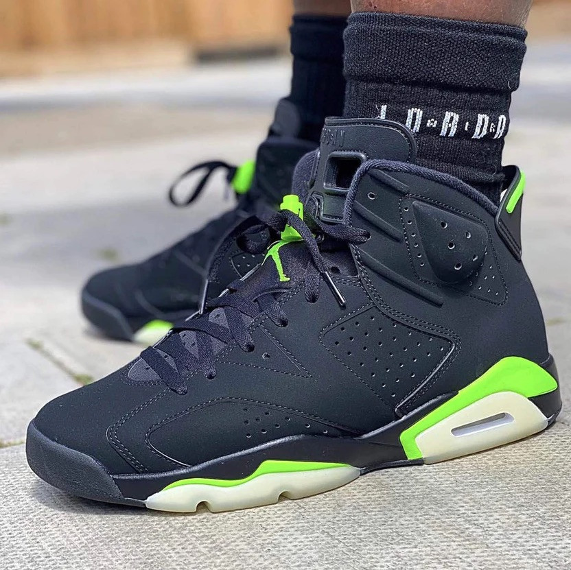 JORDAN RETRO ‘ELECTRIC GREEN’