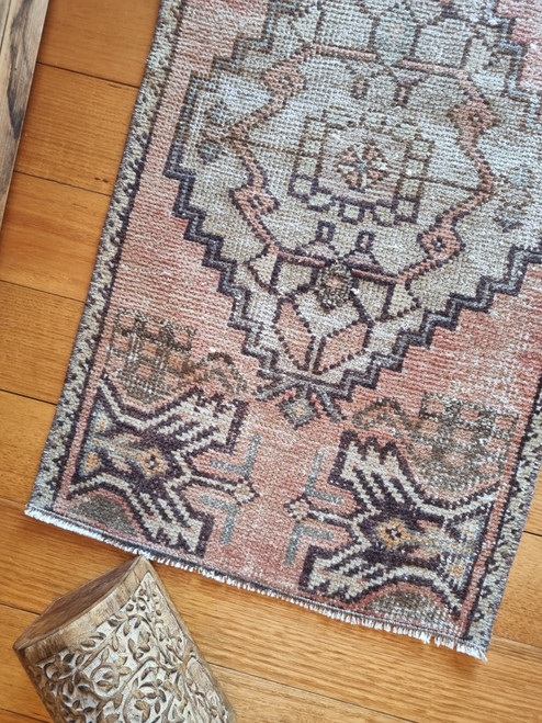 Vintage handwoven Turkish Tiny Mat  (#Y41) 47*92cm