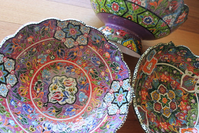 Intricate paintings on a hand crafted 30cm Footed bowl in the Wavy kabartma style.  Hand made and hand painted in Turkey.