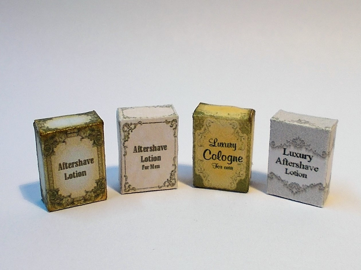 Men's Cologne/aftershave with box Versace Black ZENA'S MINIATURES