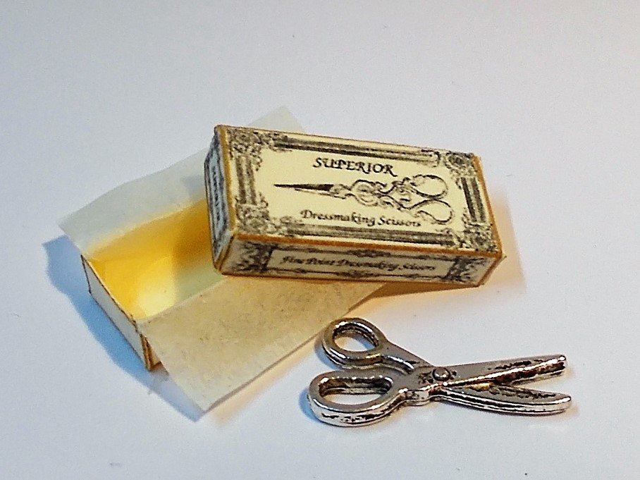 Vintage scissors with box - ZENA'S MINIATURES