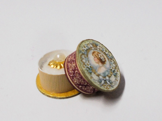 Elanore  Powder Puff