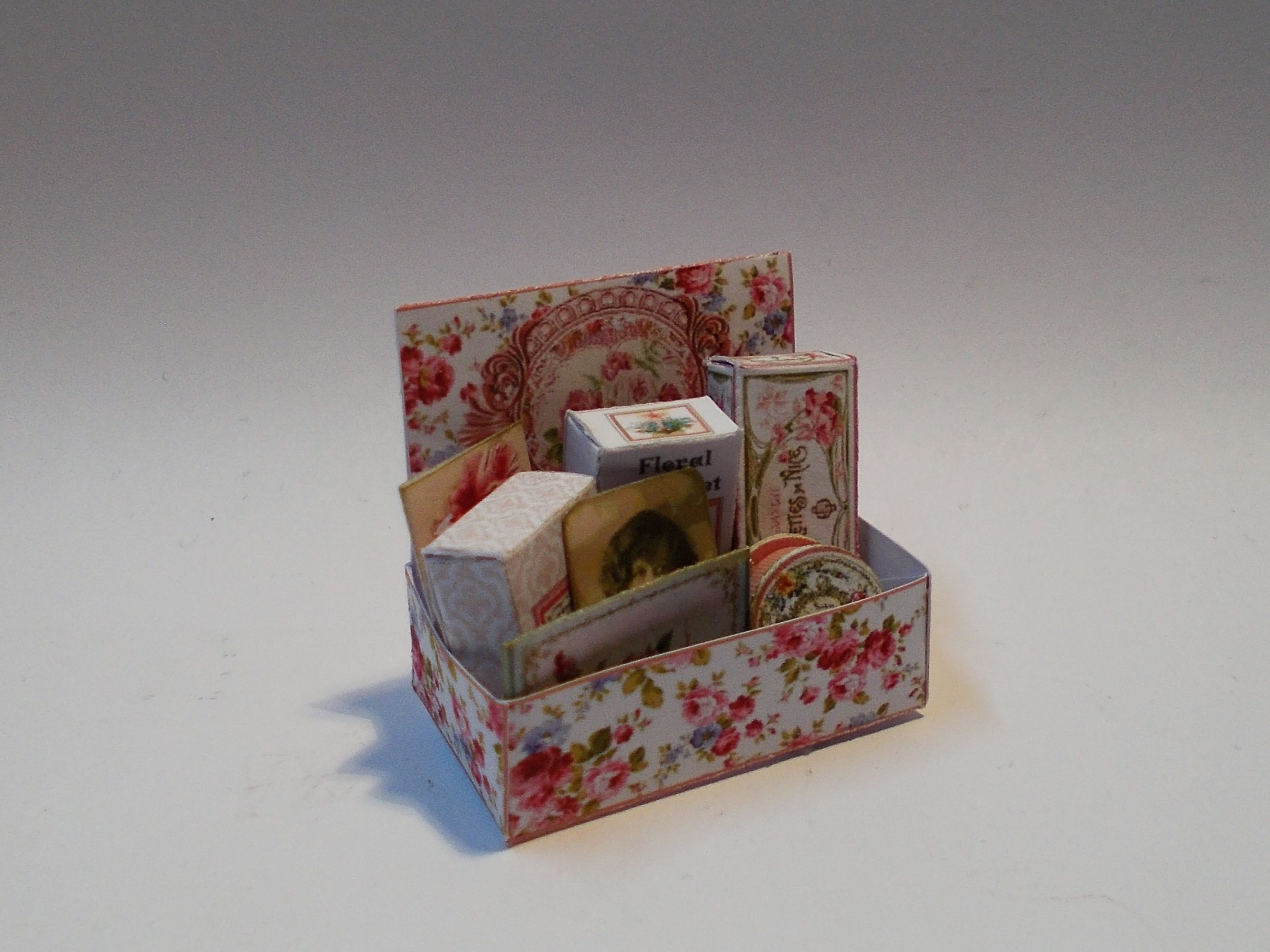 Kit - Lady Keepsake Box , soaps,perfumes,photos & More - ZENA'S MINIATURES