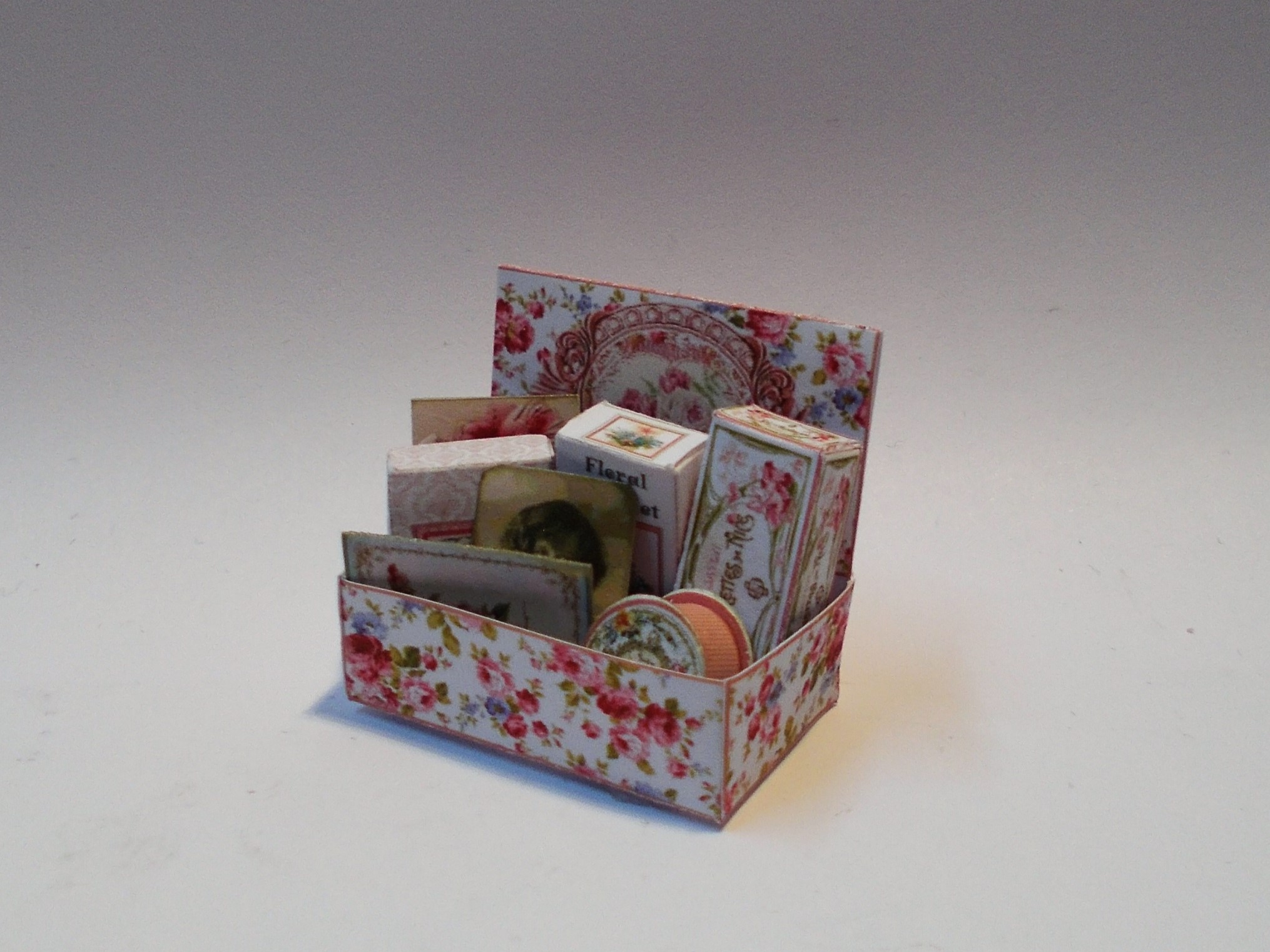 Kit - Lady Keepsake Box , soaps,perfumes,photos & More - ZENA'S MINIATURES