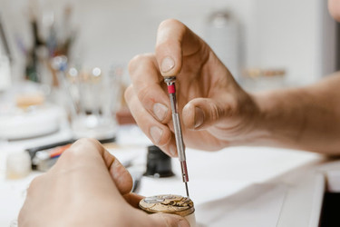 Watch Battery Replacement Near Me: Fast In-Store Service in RI