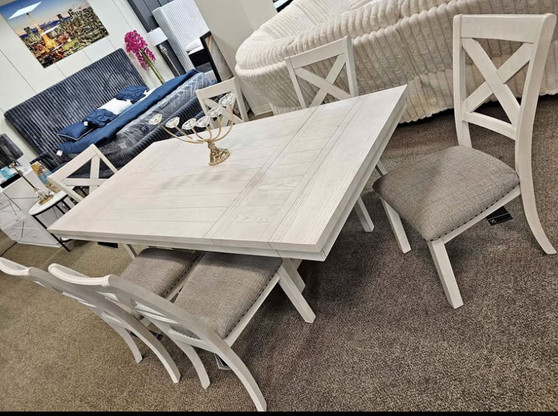 Robbinsdale dining room set