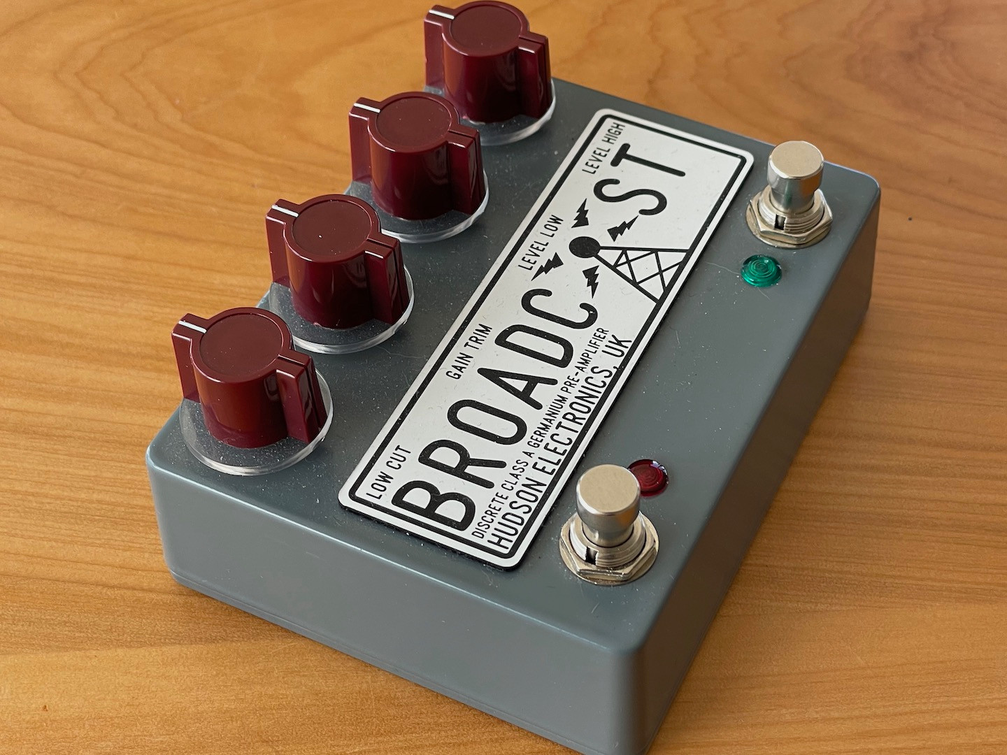 Hudson Broadcast Dual - Tone Lounge