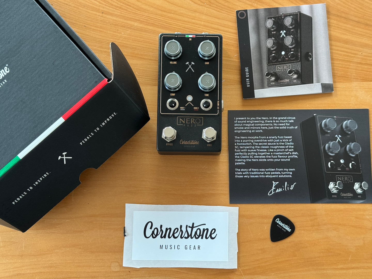Cornerstone - Nero fuzz - Tone Lounge
