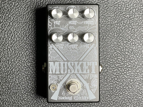 【最終値下げ】Blackout Effectors Musket Fuzz Blackout Effectors Musket Fuzz Pedal - YouTube