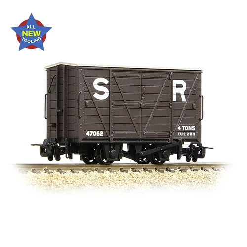 Bachmann - RNAD Box Van - SR in Brown (393-126)