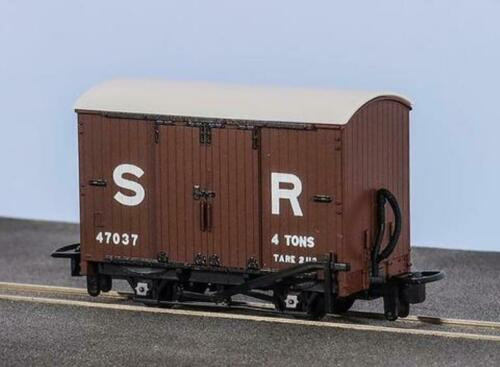 Peco: GR-221C SR Box Van #47037