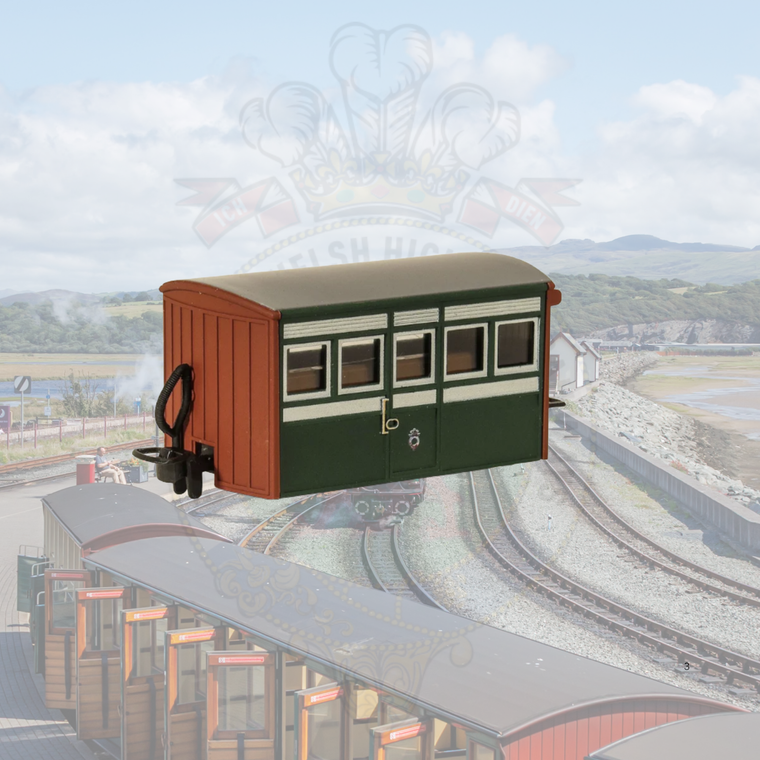 Peco: GR-551 FR 'Bug Box' - 1st Class in Early Preservation Livery