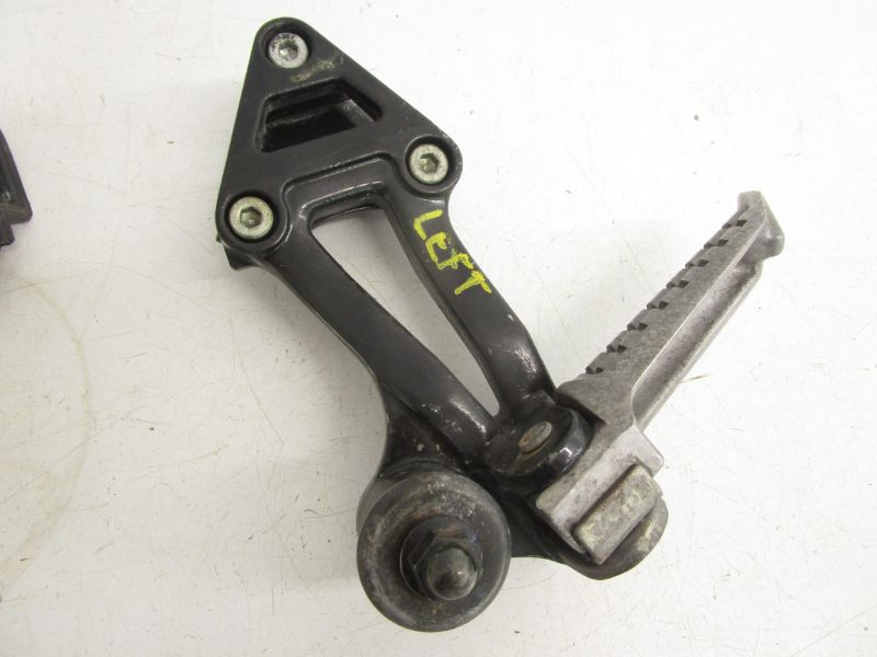 92 Kawasaki ZX 1100 C ZX11 Rear Passenger Foot Pegs 35011-1522-10