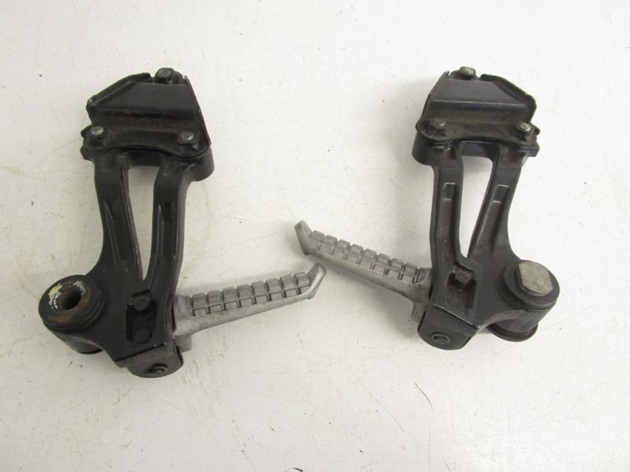 92 Kawasaki ZX 1100 C ZX11 Rear Passenger Foot Pegs 35011