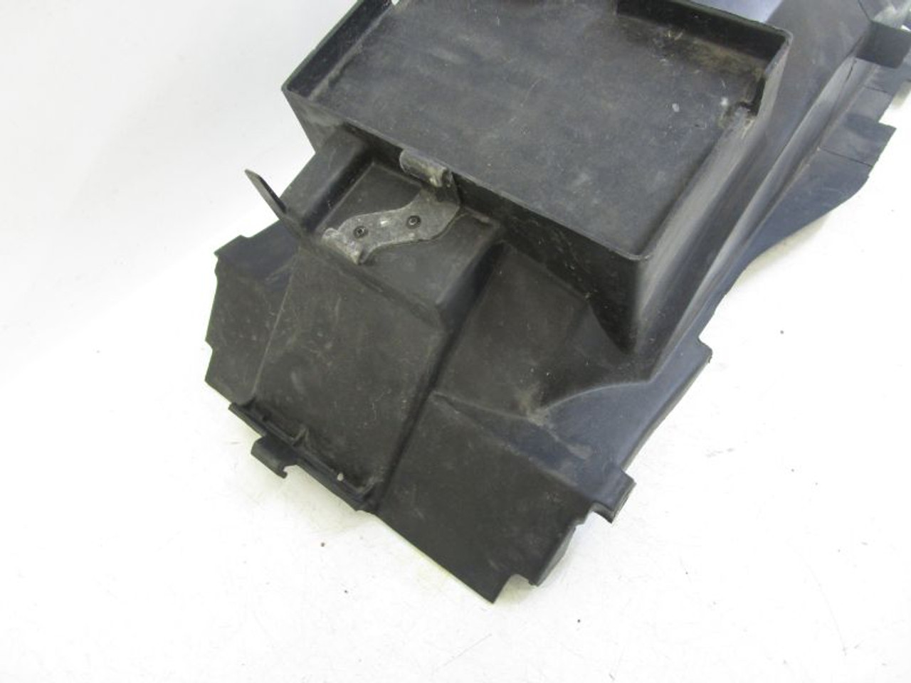 は。 92 Kawasaki ZX 1100 C ZX11 Rear Front Inner Fender Battery