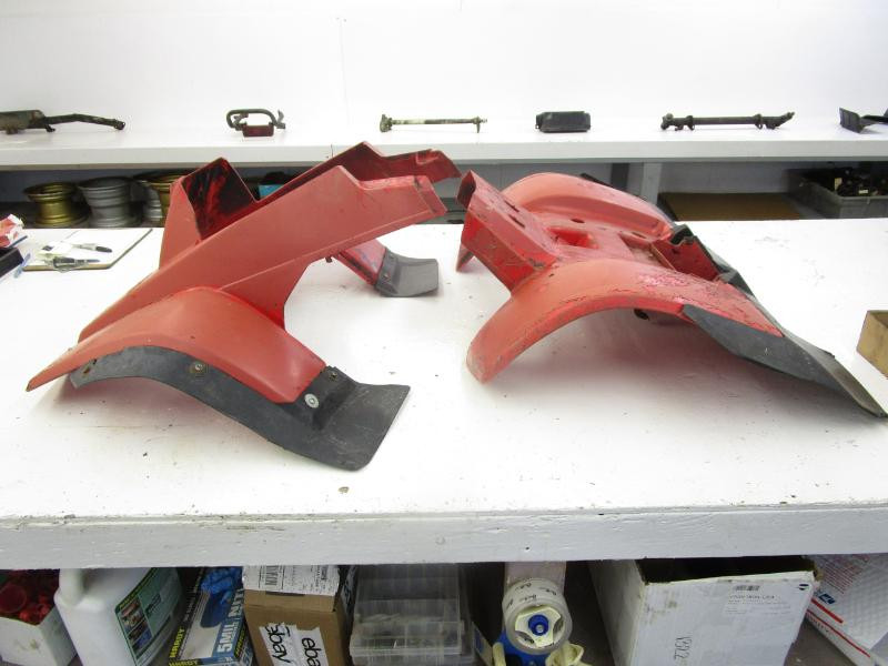 86 Honda TRX 125 Front Rear Fenders 61100-VM6-681ZA 80110-VM6