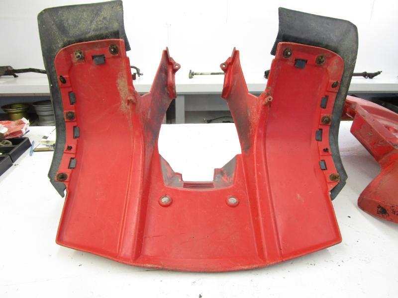 86 Honda TRX 125 Front Rear Fenders 61100-VM6-681ZA 80110-VM6