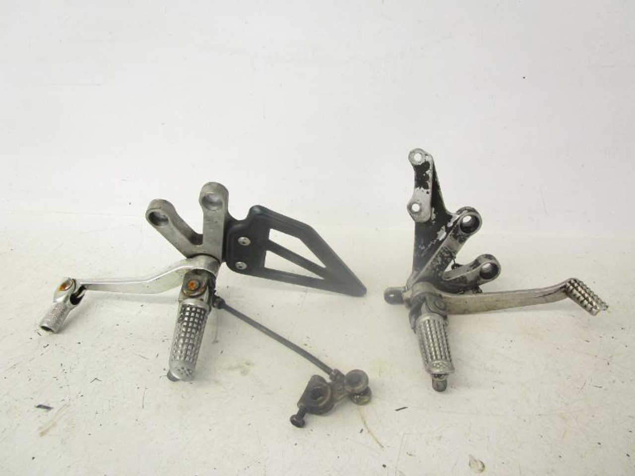 02 Suzuki GSXR 600 Front Driver Foot Pegs Rearsets 43511-35F00