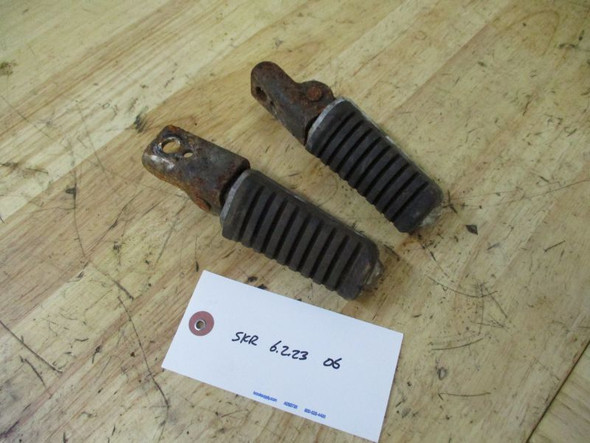 81 Yamaha XJ 750 RH Seca Left Right Rear Foot Peg 5G2-27430-00-00 1981-1983