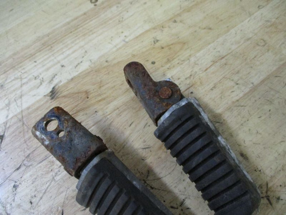 81 Yamaha XJ 750 RH Seca Left Right Rear Foot Peg 5G2-27430-00-00 1981-1983