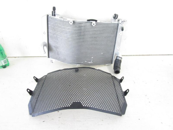 24 Yamaha MT10 Radiator B5Y-12461-00-00 2022-2025 *BENT BUT NO LEAKS*