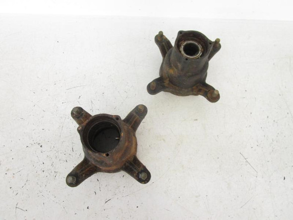 00 Polaris  Magnum 325 4x4 Front Wheel Hubs 1520243 2000-2002