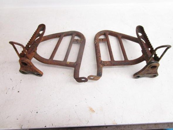 01 Suzuki LTF 500F Quadrunner Heel Mounts 43510-09F10 2000-2002 01 Suzuki LTF 500F Quadrunner Heel Mounts 43510-09F10 2000-2002