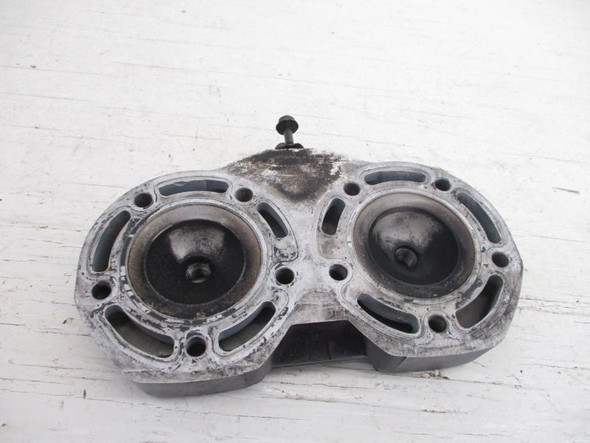 94 Yamaha Vmax 4 VX 750 Snowmobile Left Cylinder Head 89A-11111-00-00 1992-1994
