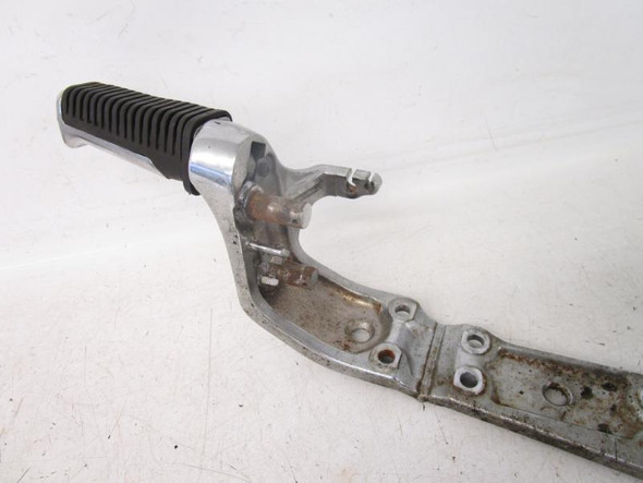 01 Suzuki VS 800 Intruder Peg Mount 43510-38E01 1997-2009 01 Suzuki VS 800 Intruder Peg Mount 43510-38E01 1997-2009