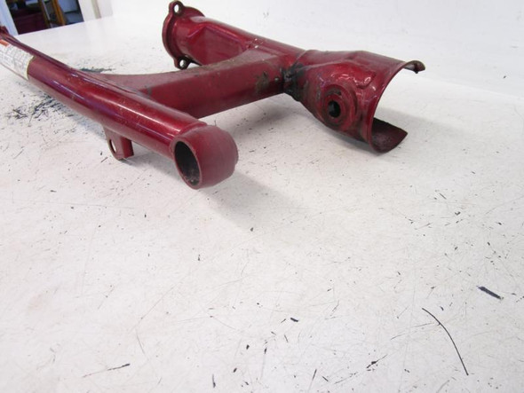 01 Suzuki VS 800 Intruder Red Swingarm 61100-38E01-YC6 2001 01 Suzuki VS 800 Intruder Red Swingarm 61100-38E01-YC6 2001