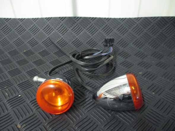 05 Harley Davidson Sportster XL 1200 Custom Left Right Front Turn Signal 2005 05 Harley Davidson Sportster XL 1200 Custom Left Right Front Turn Signal 2005
