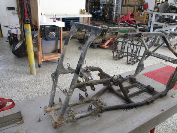 00 Yamaha Kodiak 400 4x4  Frame Chassis 5GH-21110-02-00 2000-2002 00 Yamaha Kodiak 400 4x4  Frame Chassis 5GH-21110-02-00 2000-2002