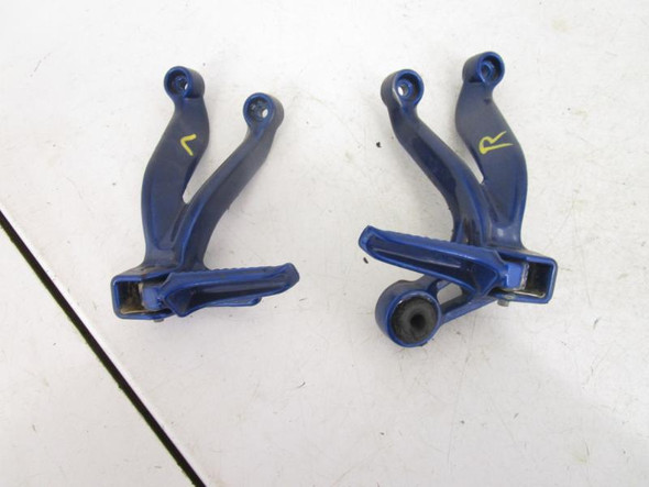 01 Suzuki GSXR 1000 Passenger Pegs 43700-35F00 2001-2002 01 Suzuki GSXR 1000 Passenger Pegs 43700-35F00 2001-2002