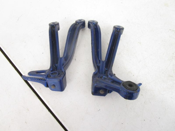 01 Suzuki GSXR 1000 Passenger Pegs 43700-35F00 2001-2002 01 Suzuki GSXR 1000 Passenger Pegs 43700-35F00 2001-2002