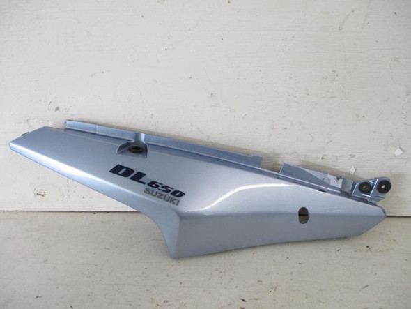 06 Suzuki DL 650 Vstrom Right Rear Tail Fairing Body Plastic 45501-27G00-YD 2006 06 Suzuki DL 650 Vstrom Right Rear Tail Fairing Body Plastic 45501-27G00-YD 2006