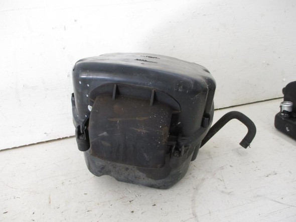 06 Suzuki DL 650 Vstrom Airbox 13700-27G00 2004-2006 06 Suzuki DL 650 Vstrom Airbox 13700-27G00 2004-2006