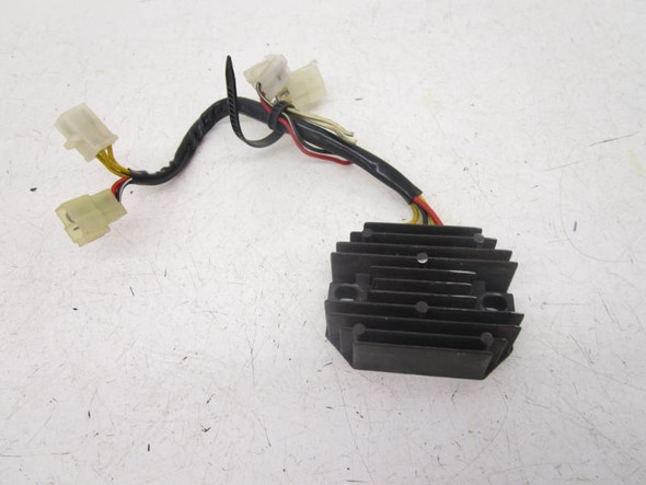 93 Suzuki GS 500E Voltage Regulator Rectifier 32800-33C01 1988-2002 93 Suzuki GS 500E Voltage Regulator Rectifier 32800-33C01 1988-2002