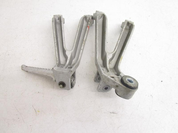 01 Honda CBR 600 F4i Passenger Peg Mounts 50760-MBW-A10ZA 2001-2003