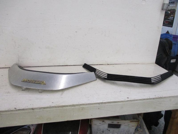 89 Honda GL 1500 Goldwing Windshield Garnish and Trim 64110-MN5-000 1988-1994