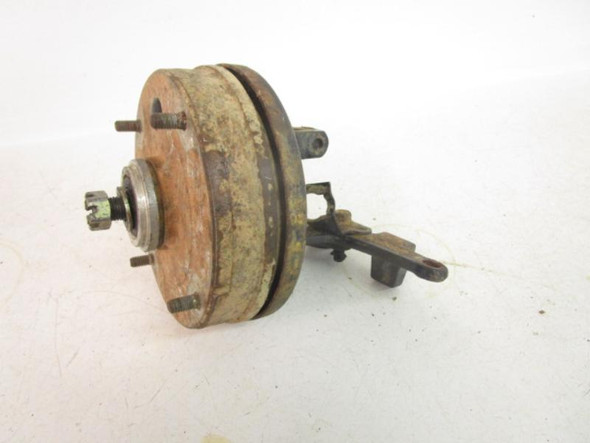 86 Suzuki LTF 230G QuadRunner Right Front Knuckle Wheel Hub 27002-1101 1985-1987