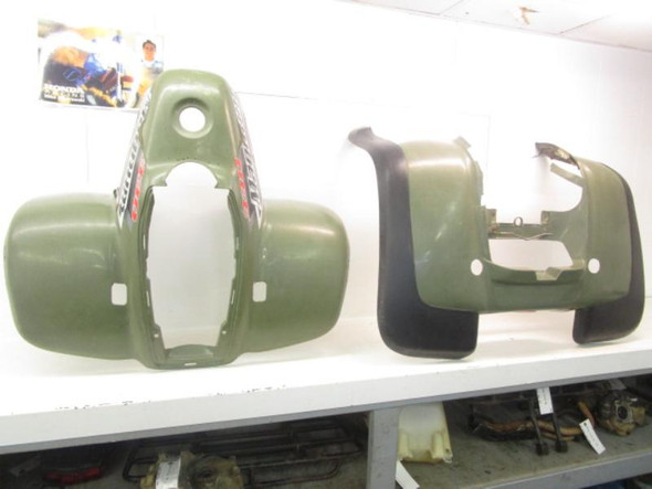 04 Polaris Magnum 330 2x4 Front Rear Fenders 2632747-400 2004