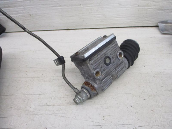 1999 Harley Davidson Sportster 1200 C Rear Brake Caliper Master Cylinder Hose