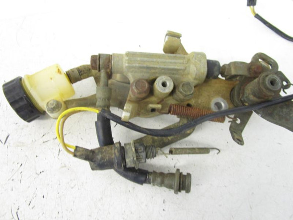 02 Yamaha YFM 660 Grizzly Rear Brake Master Cylinder 5KM-2583V-00-00 2002-2008