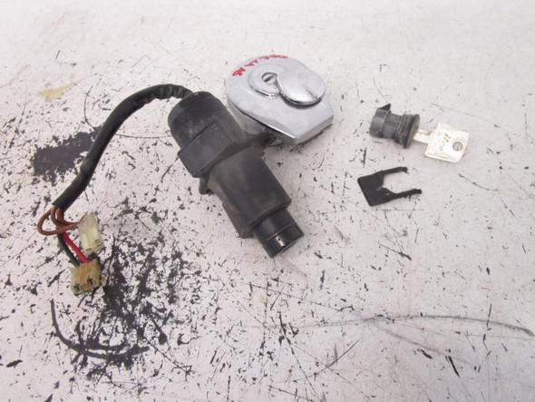 84 Honda VT 700 Shadow Igniton Key Switch Lockset 35010-ME9-771 1984