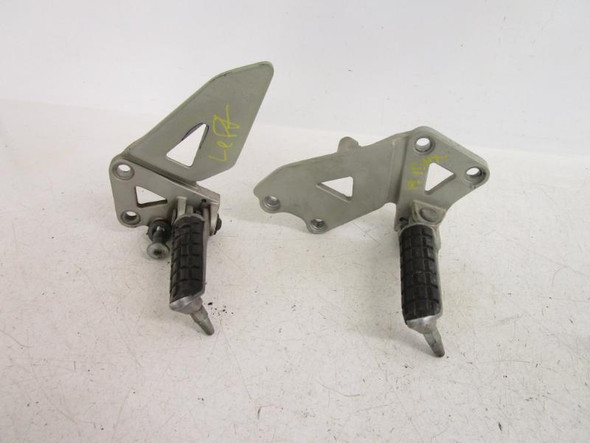 95 Kawasaki ZX 6E ZX600 Ninja Front Foot Pegs Left Right 35011-1638-VZ 1993-1999